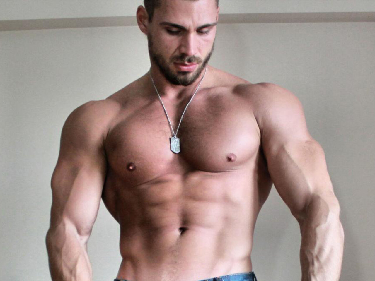 Bodybuilder Cam