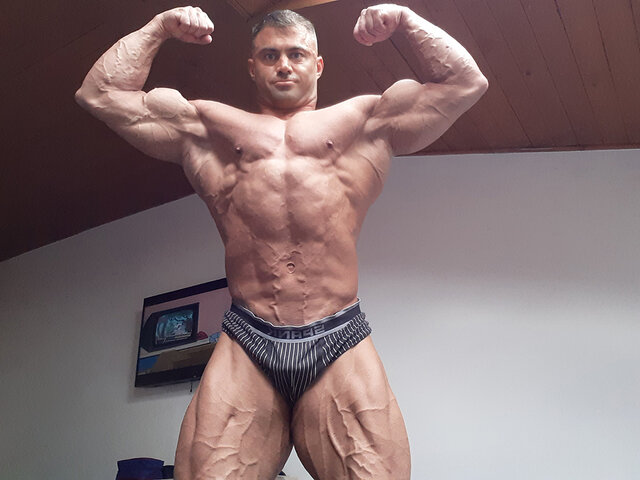 640px x 480px - Live Muscle Show - Bodybuilder WebCam