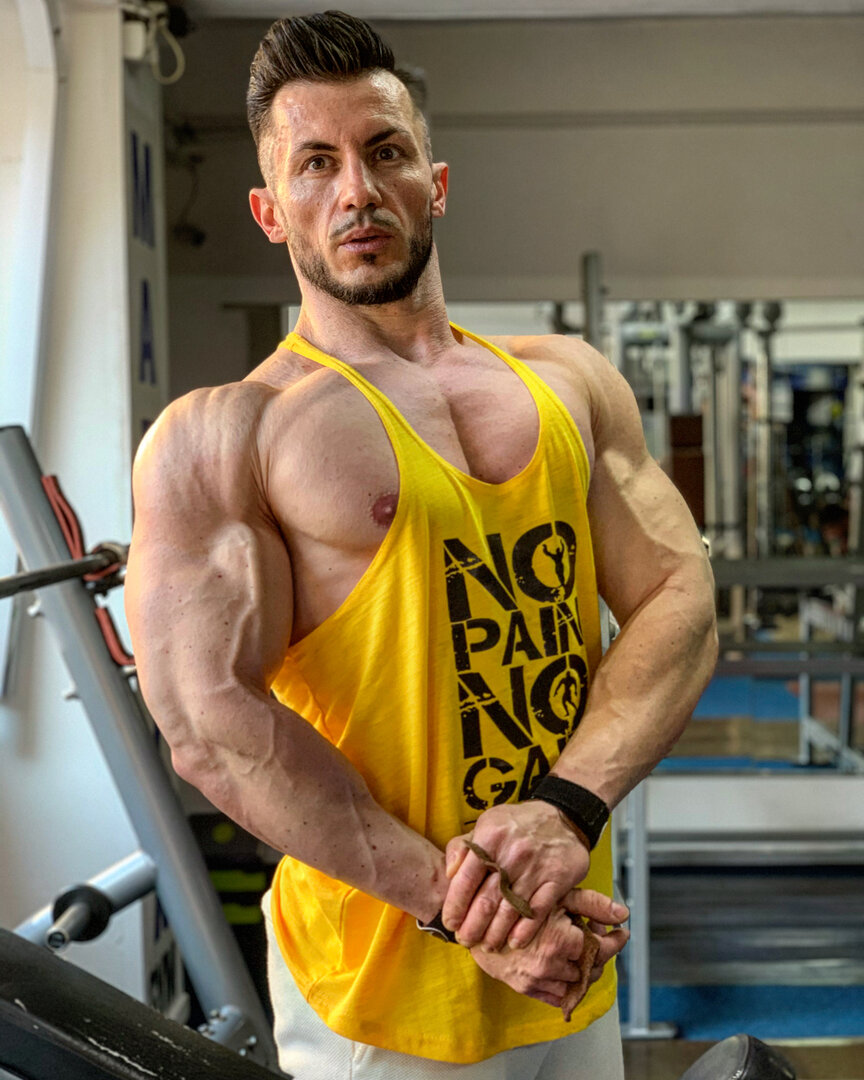 Live Muscle Show Bodybuilder WebCam